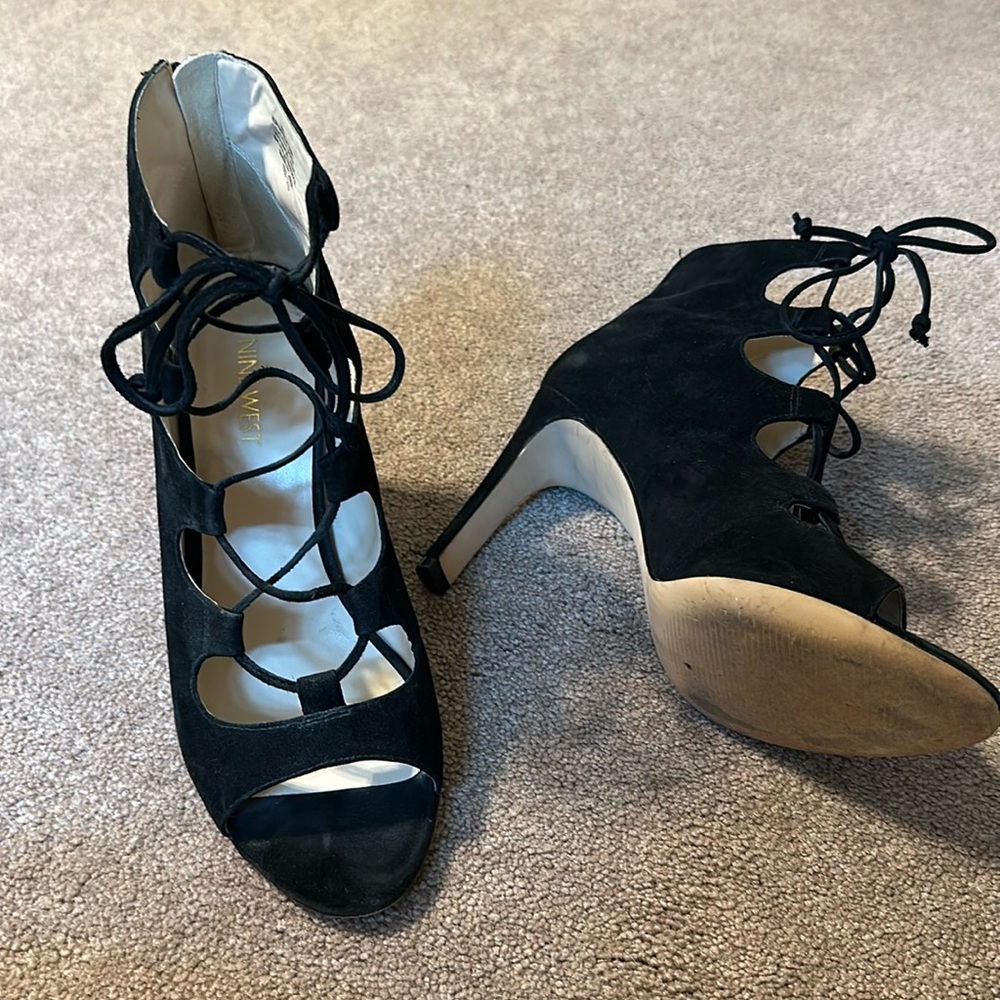 Black leather Nine West booties - size 8